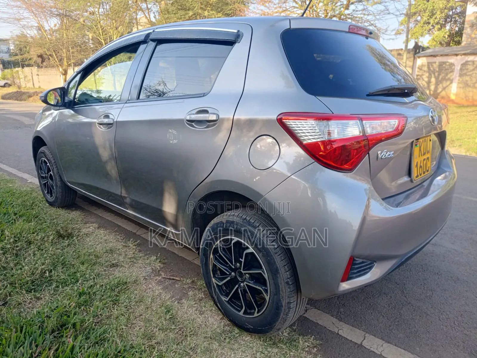 Toyota Vitz 2018 Silver