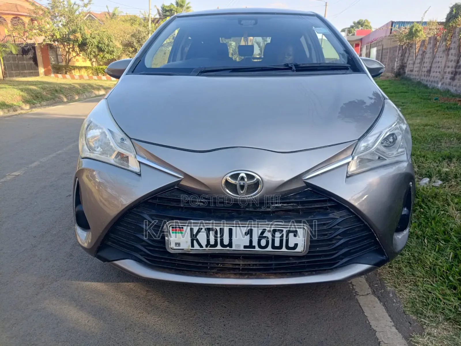 Toyota Vitz 2018 Silver