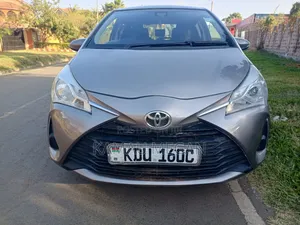 Toyota Vitz 2018 Silver
