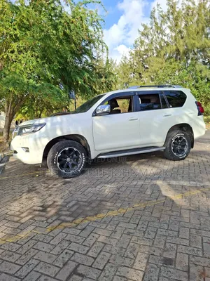 Toyota Land Cruiser Prado 2017 White