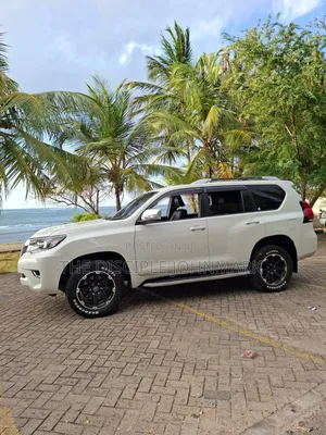 Toyota Land Cruiser Prado 2017 White