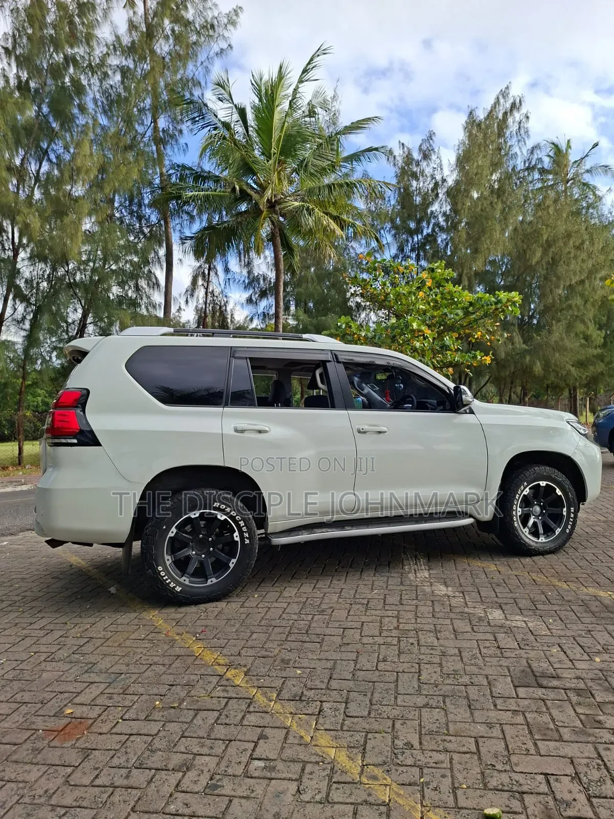 Toyota Land Cruiser Prado 2017 White