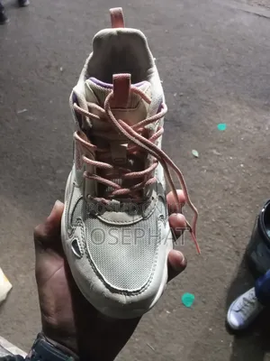 Quality Warrior Sport Shoes