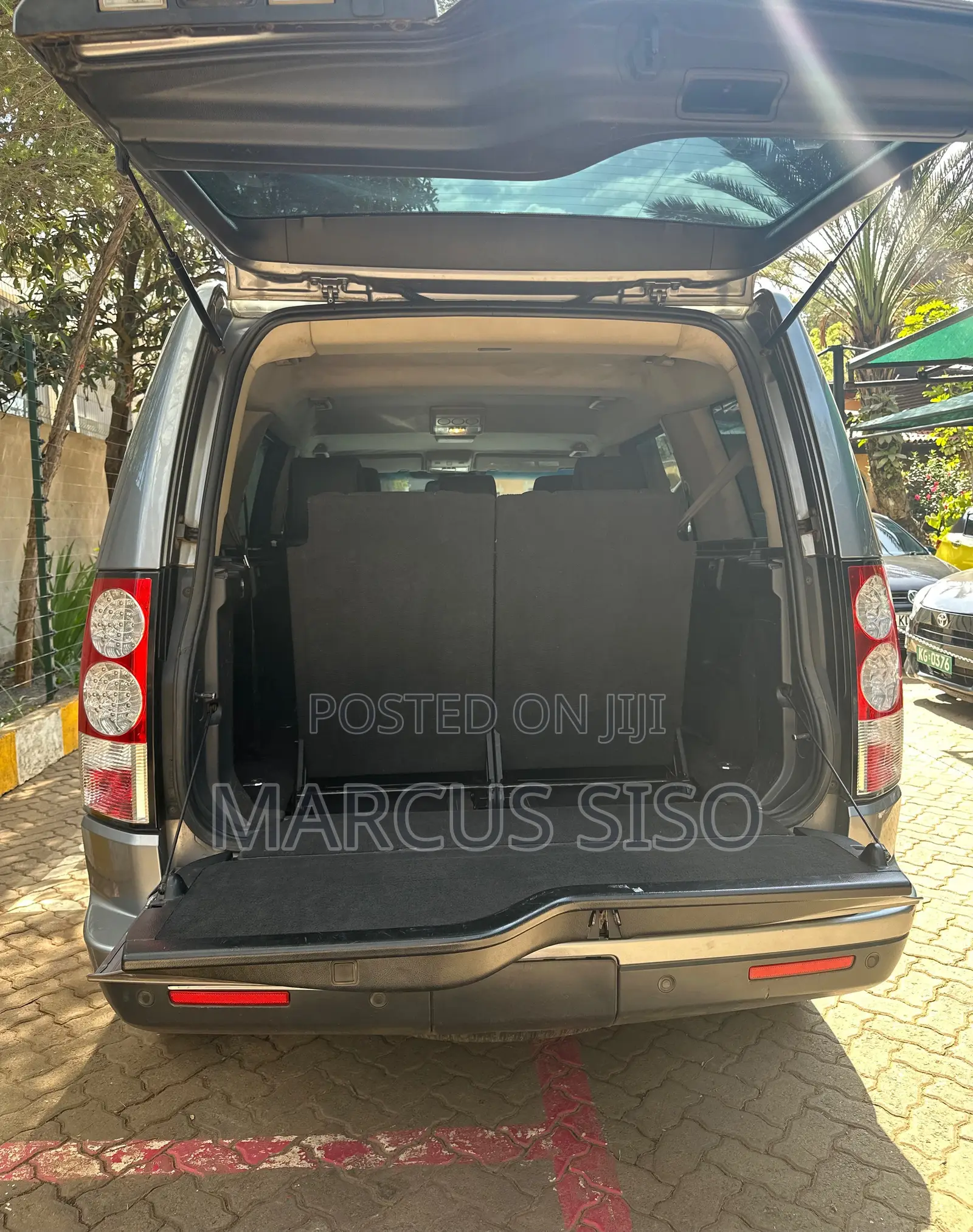 Land Rover Discovery 2011 Silver