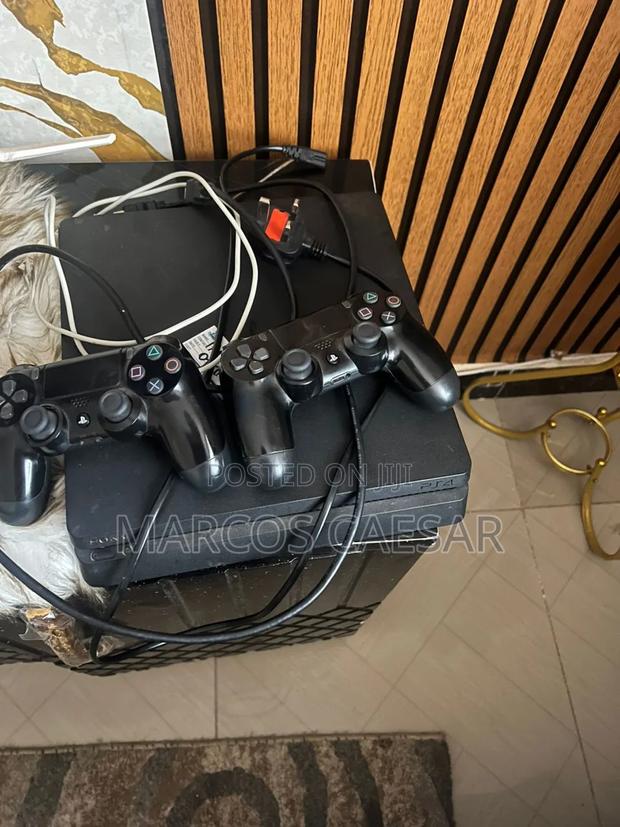 Playstation 4 Slim