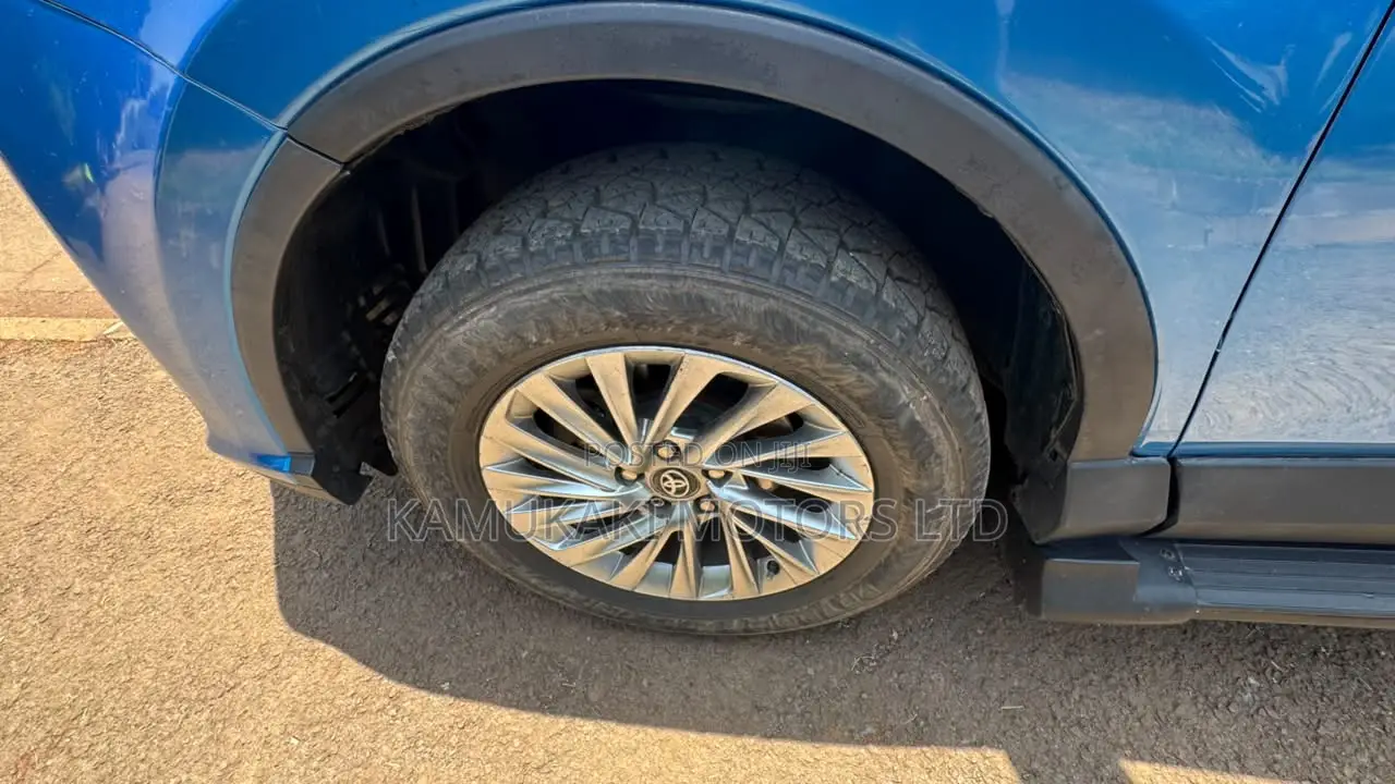 Toyota RAV4 2018 Blue
