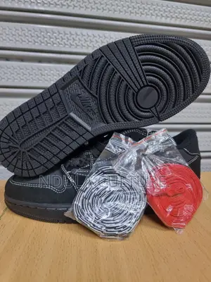 Jordan 1 X Travis Scott Black Phantom