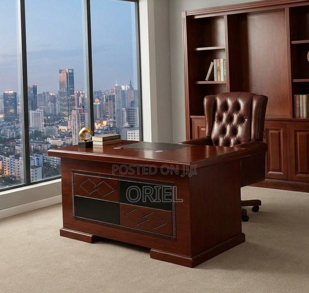 Office Staff Desk : 1.4M Workplace Desk