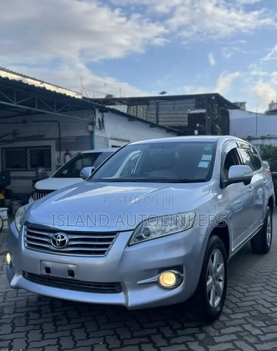 Toyota Vanguard 2011 Silver