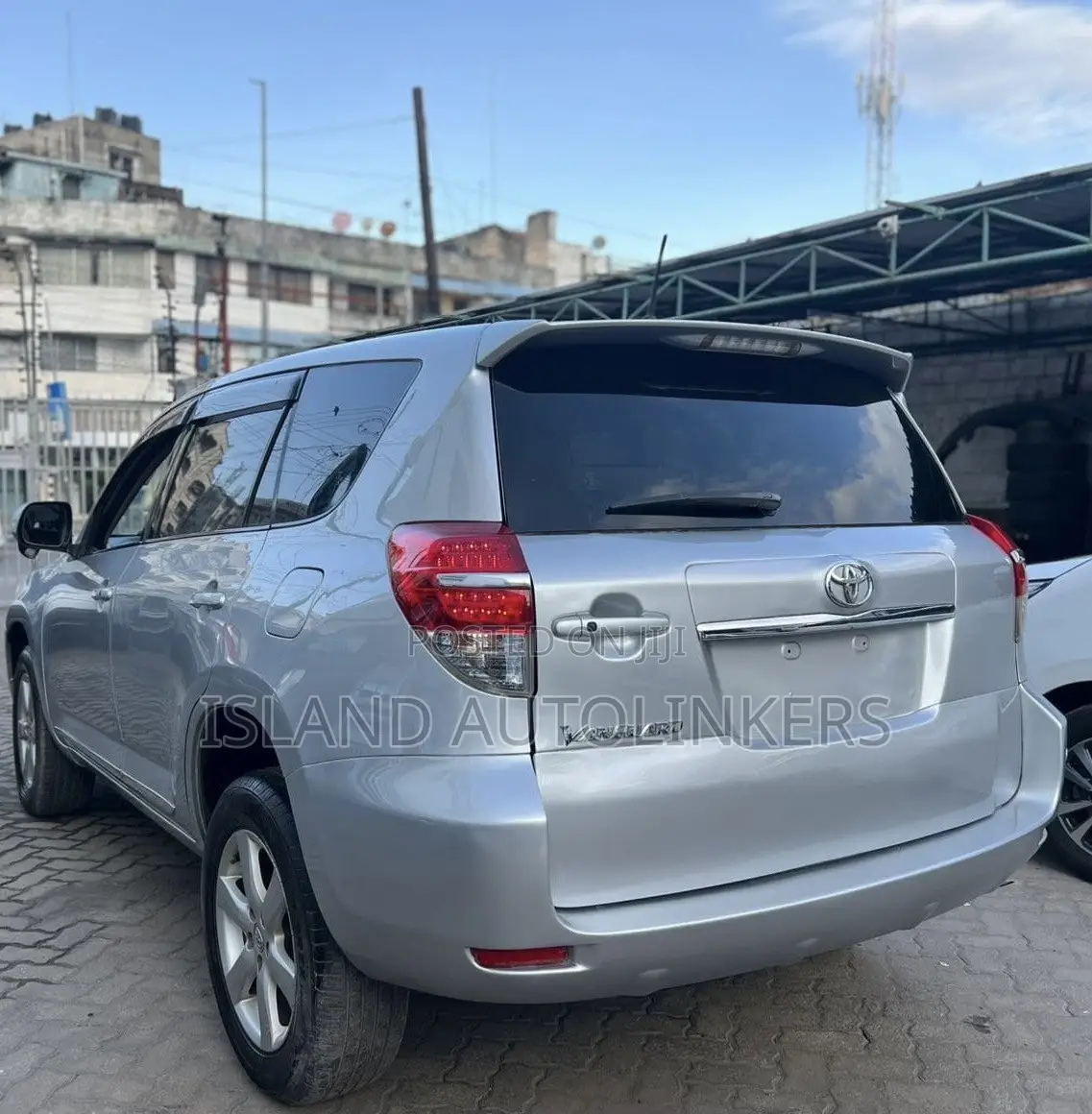 Toyota Vanguard 2011 Silver