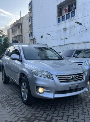 Toyota Vanguard 2011 Silver