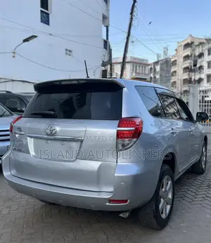 Toyota Vanguard 2011 Silver