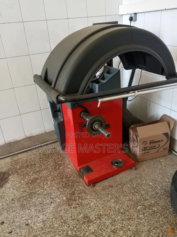 S909 Tyre Balancer Machine - thumbnail 2