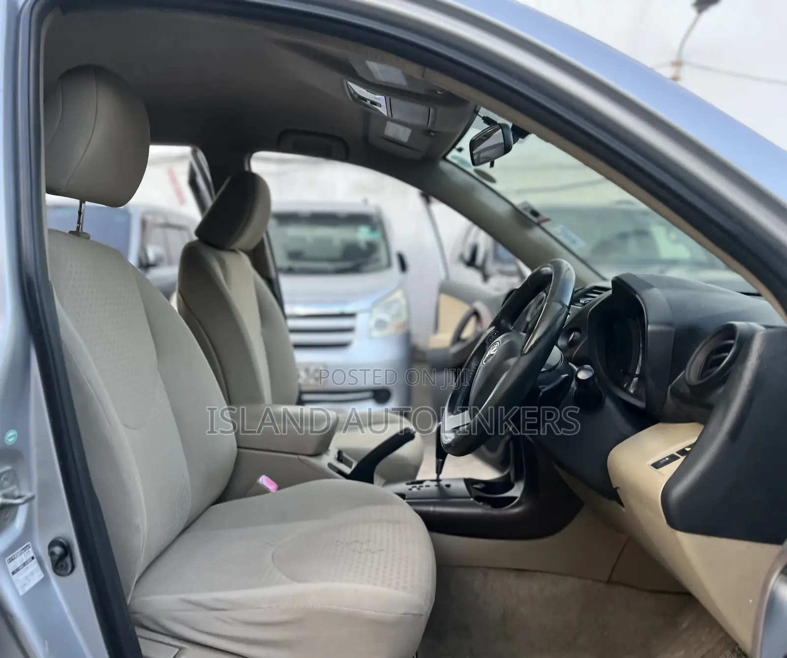 Toyota Vanguard 2011 Silver