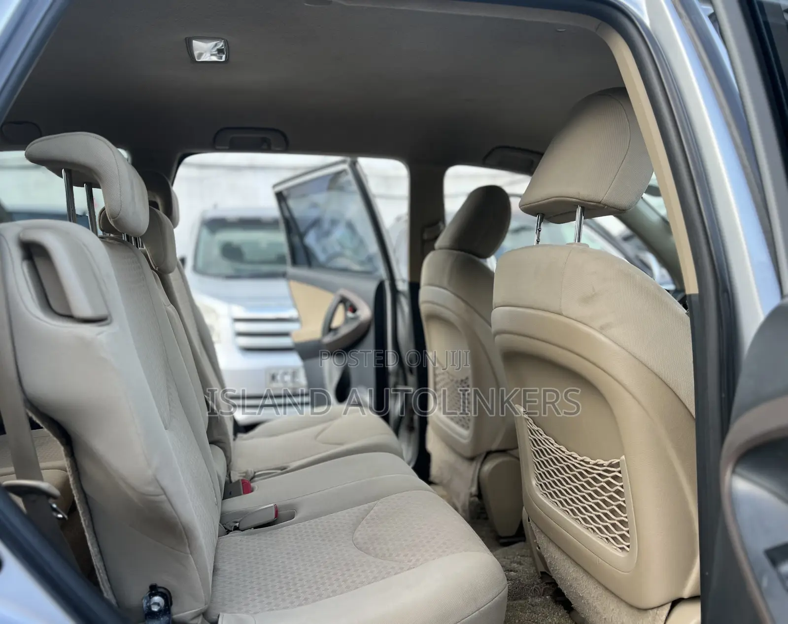 Toyota Vanguard 2011 Silver