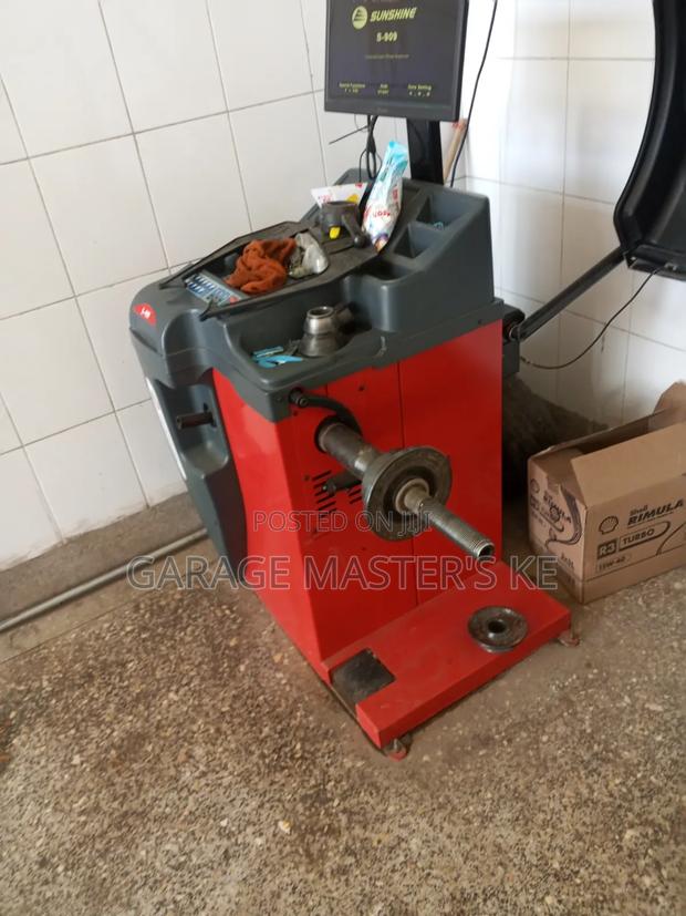 High Precioun Tyre Balancer Machine - thumbnail 3
