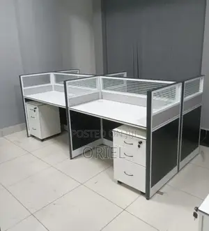 Office Workstation : 4-Person Modular Workstation