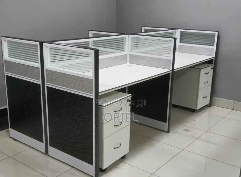 Office Workstation : 4-Person Modular Workstation
