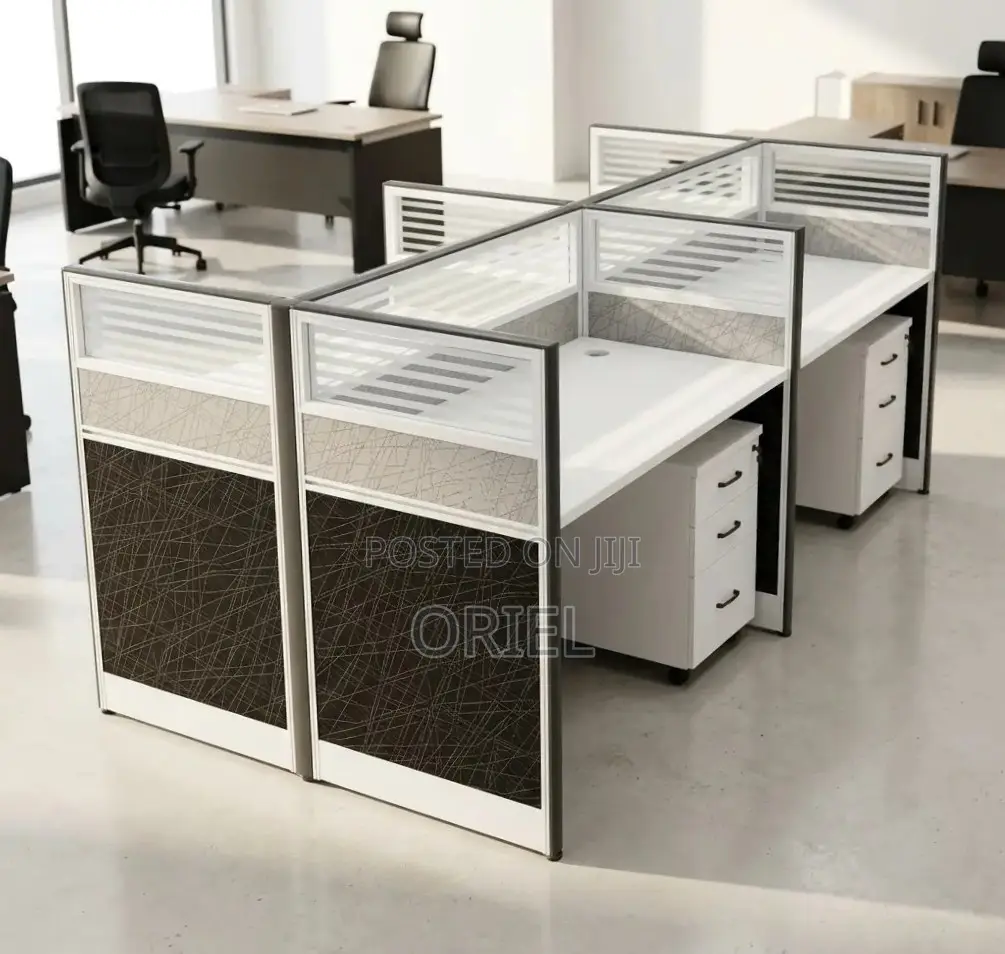 Office Workstation : 4-Person Modular Workstation