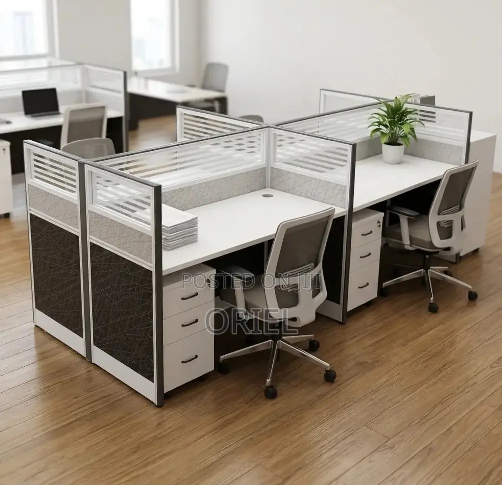 Office Workstation : 4-Person Modular Workstation