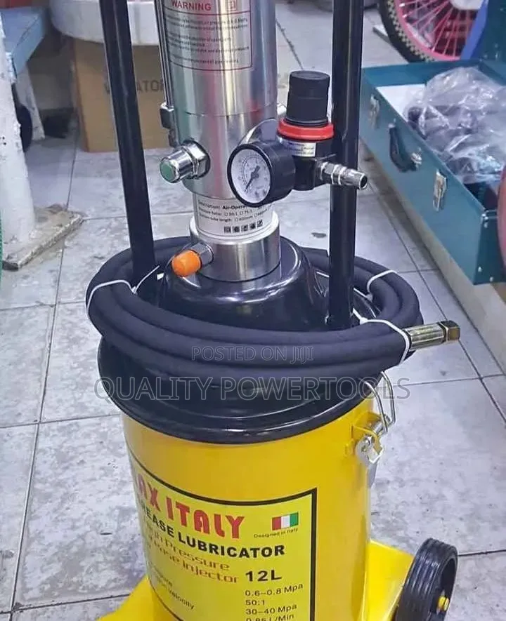 12 L Pneumatic Grease Bucket