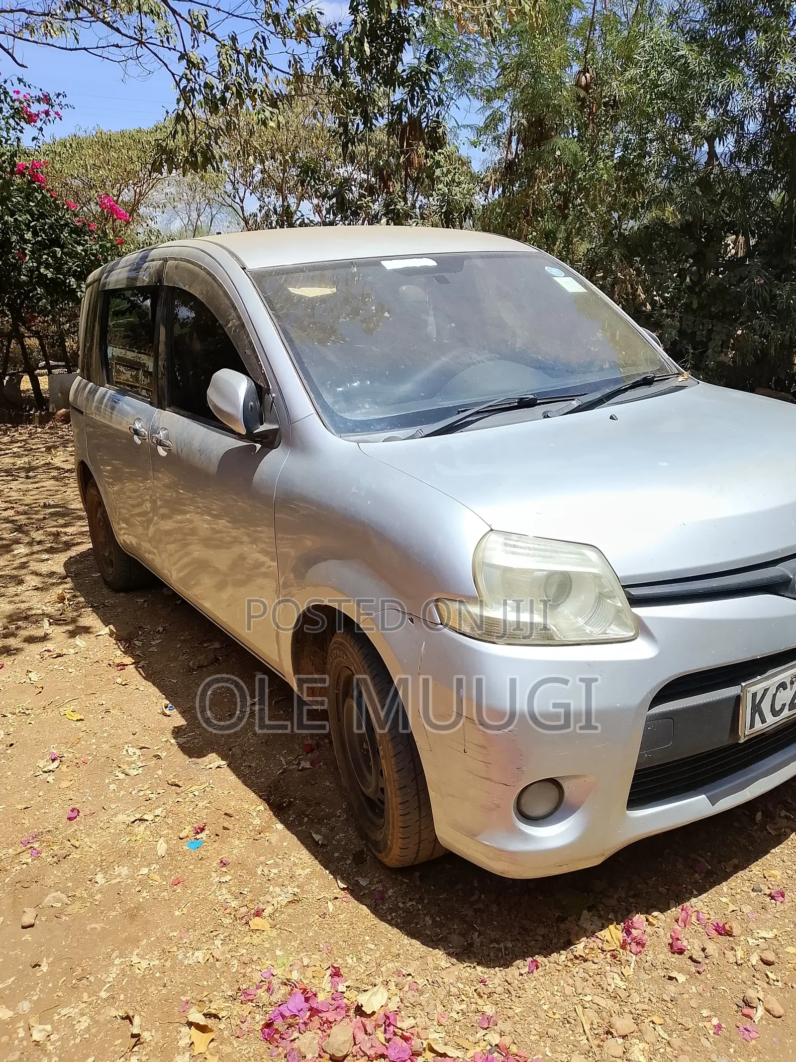 Toyota Sienta 1.5 AWD 2013 Silver