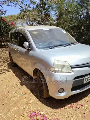 Toyota Sienta 1.5 AWD 2013 Silver