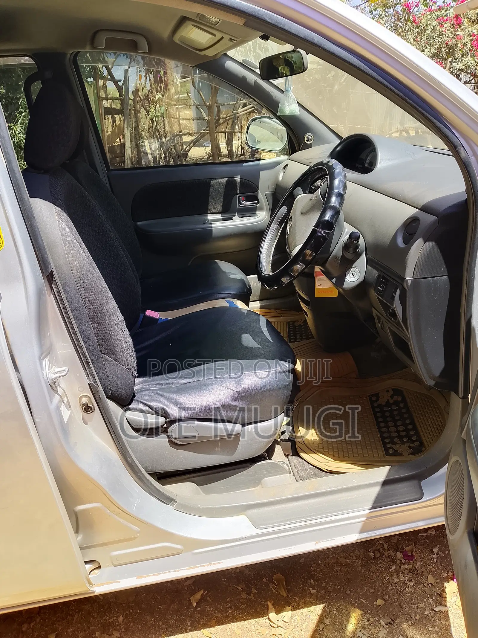 Toyota Sienta 1.5 AWD 2013 Silver