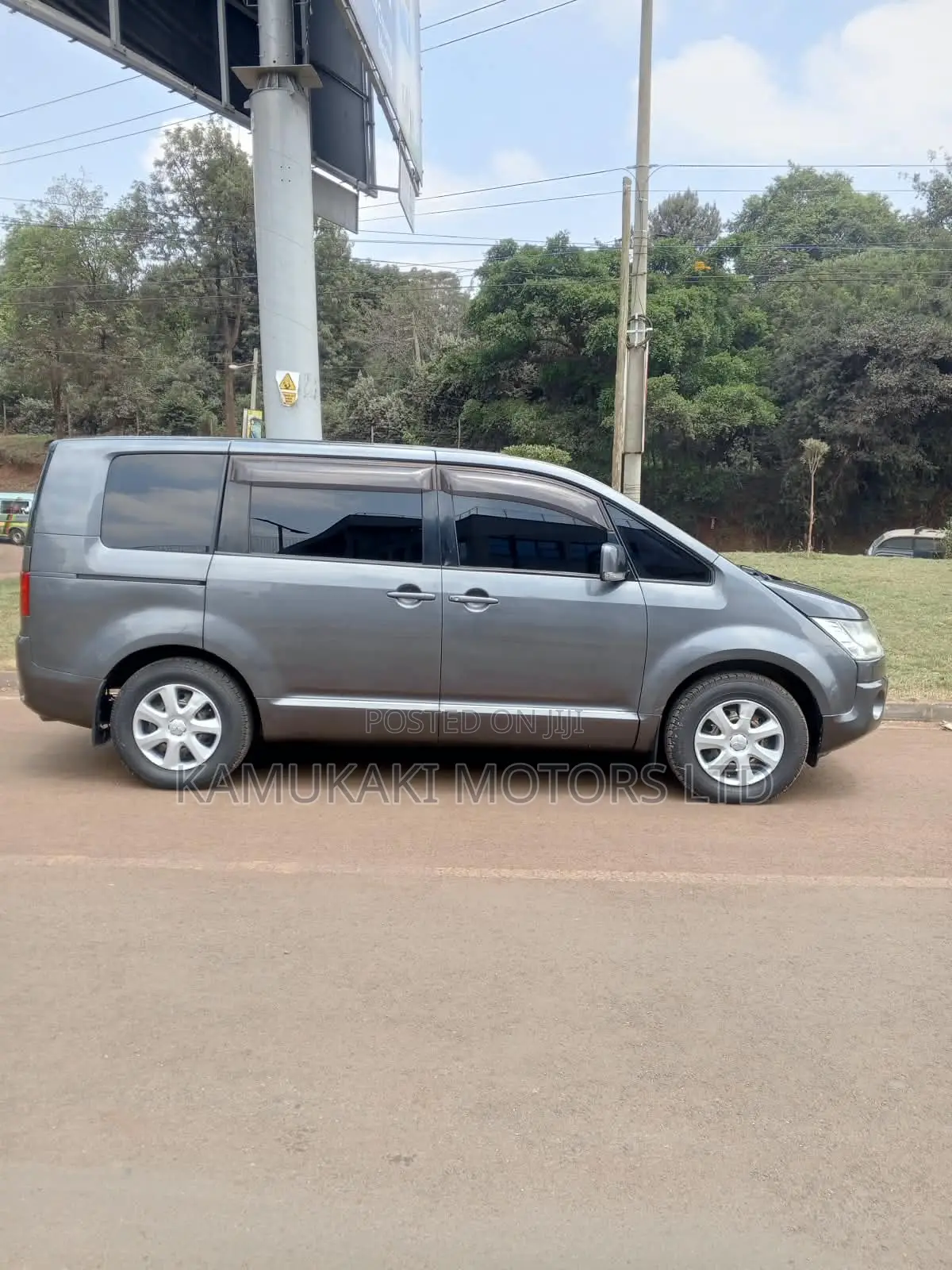 Mitsubishi Delica 2015 Gray
