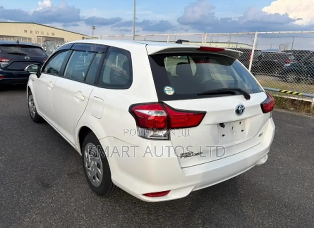 Toyota Corolla Fielder 1.5 Hybrid FWD 2020 Pearl