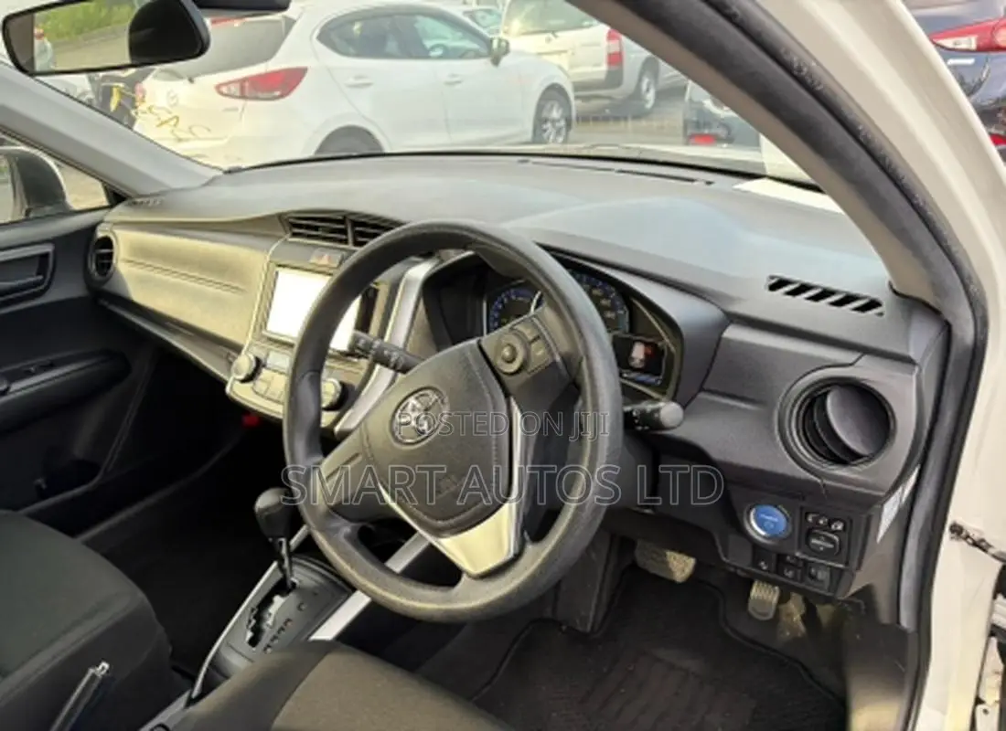Toyota Corolla Fielder 1.5 Hybrid FWD 2020 Pearl