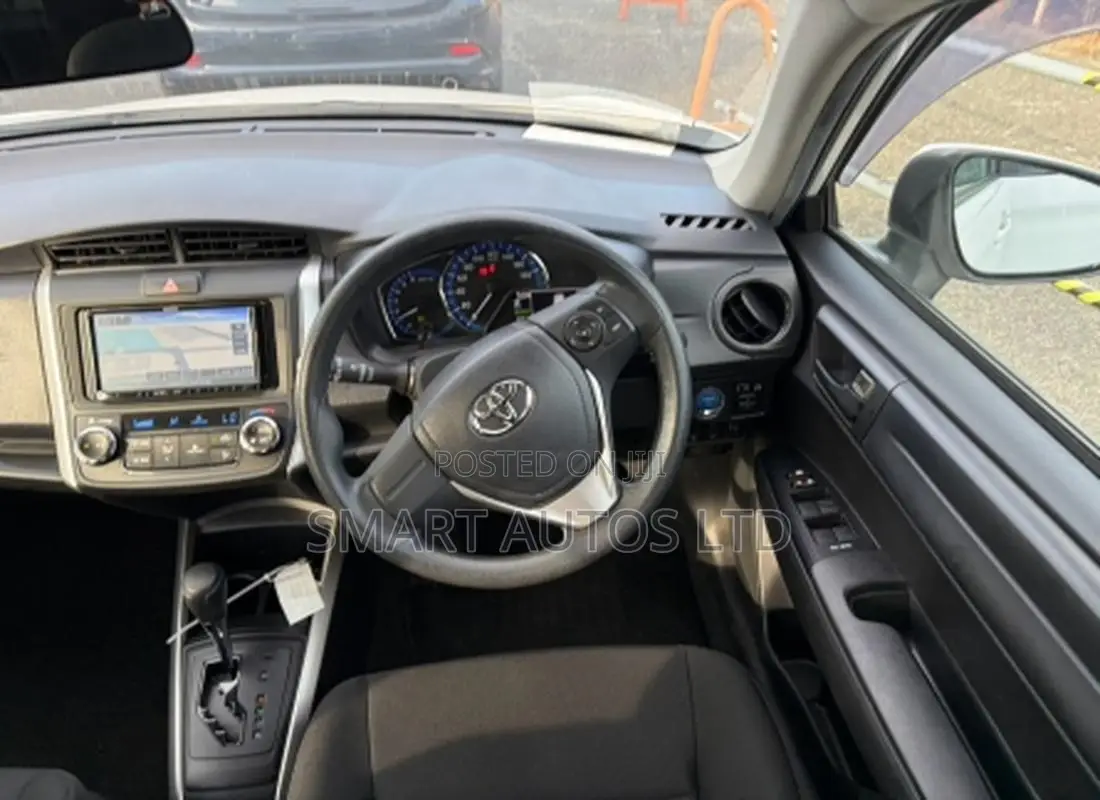 Toyota Corolla Fielder 1.5 Hybrid FWD 2020 Pearl