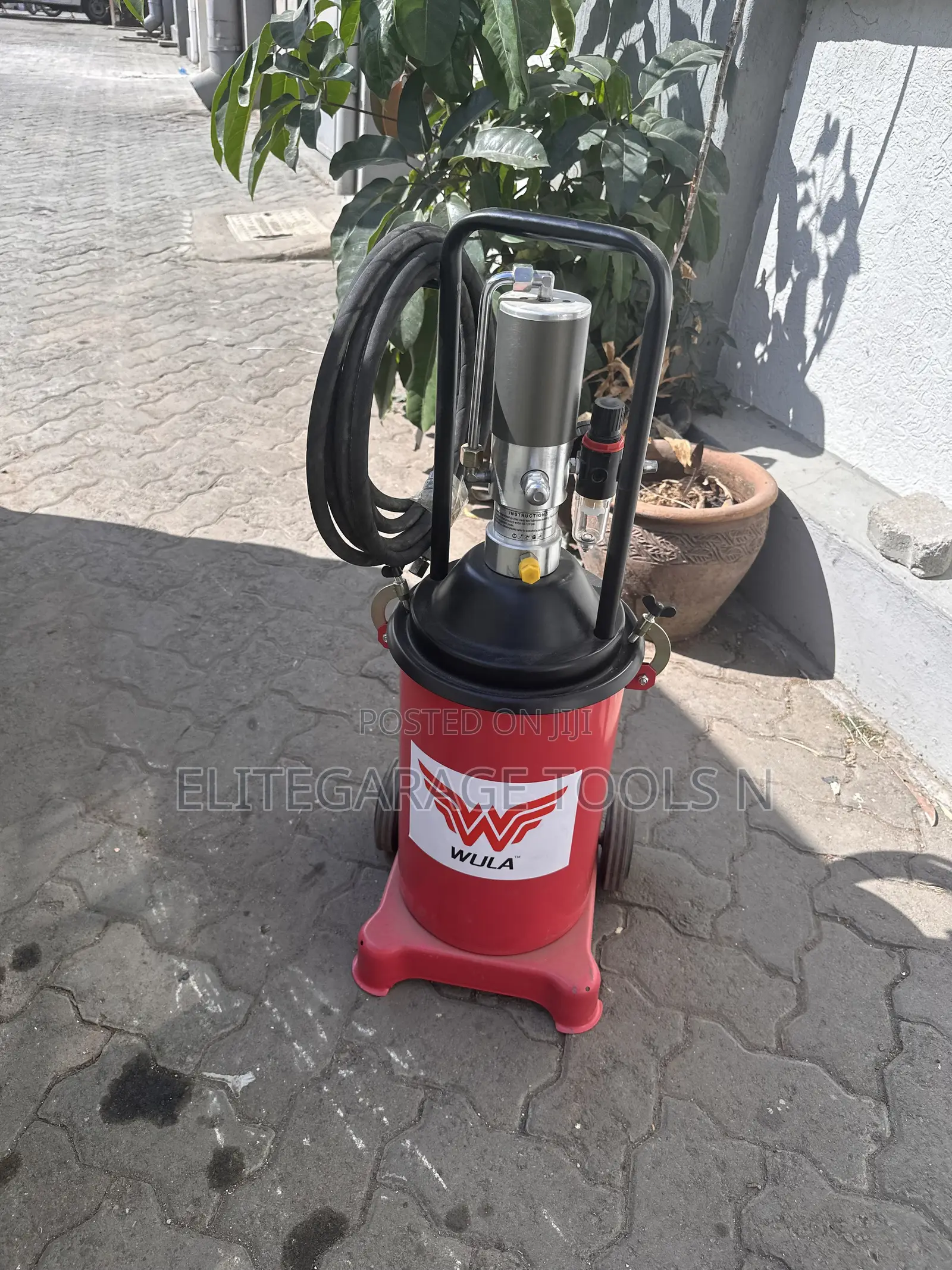 High End Italian Pneumatic Grease Bucket
