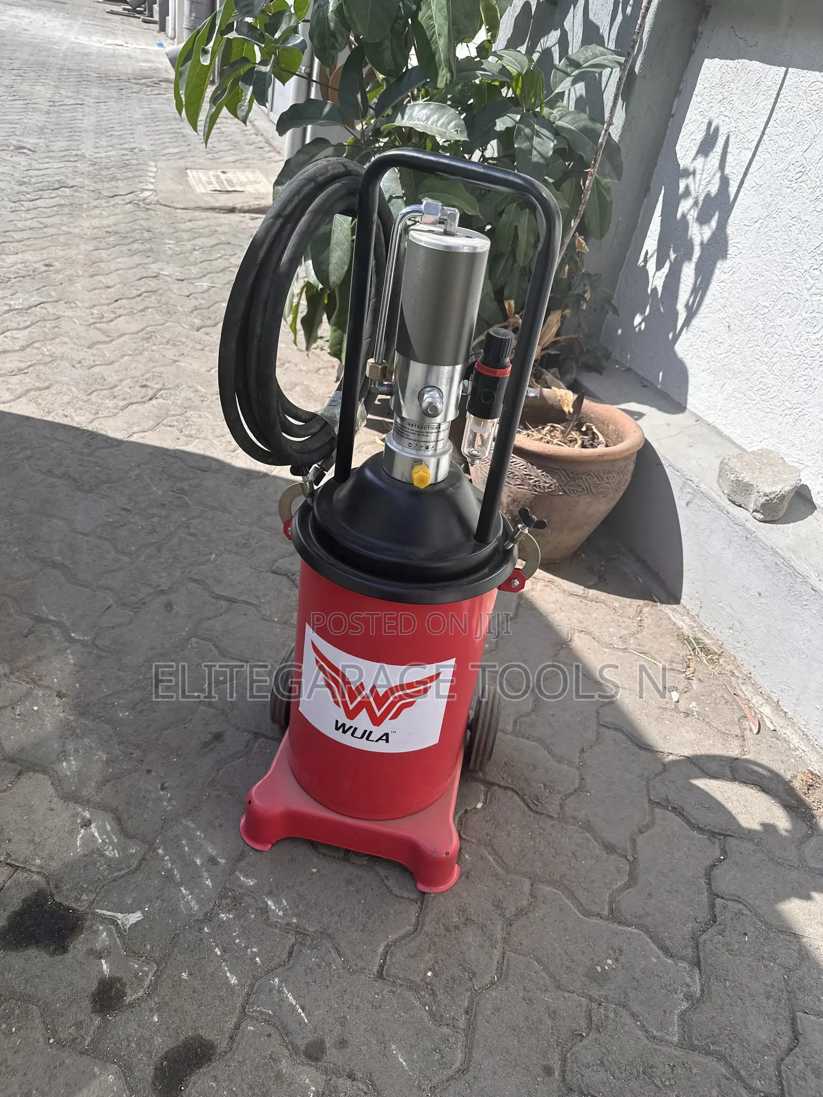 High End Italian Pneumatic Grease Bucket