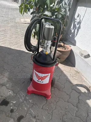 High End Italian Pneumatic Grease Bucket