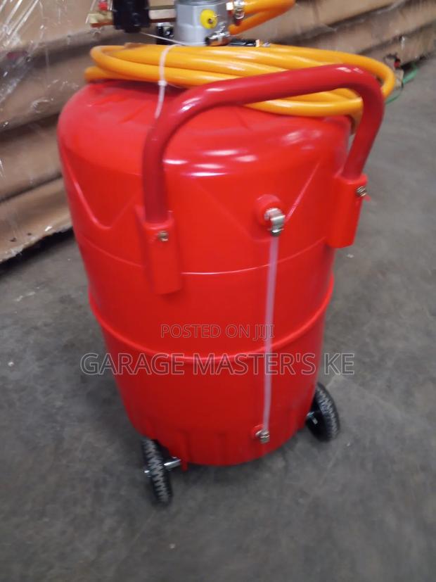 Operatable Foam Machine