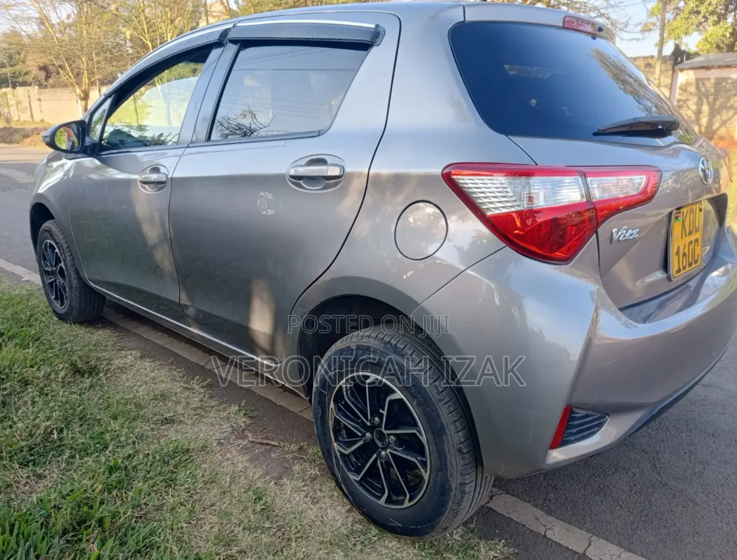 Toyota Vitz 2018 Silver