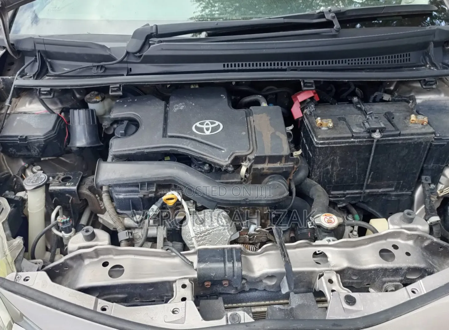 Toyota Vitz 2018 Silver