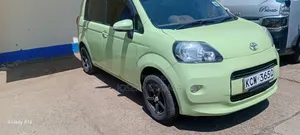 Toyota Porte 2012 Beige