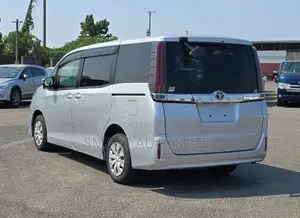 Toyota Noah 2021 Silver