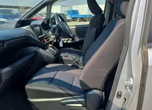 Toyota Noah 2021 Silver