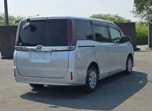 Toyota Noah 2021 Silver