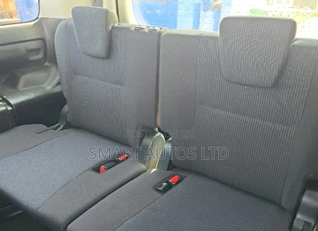 Toyota Noah 2021 Silver