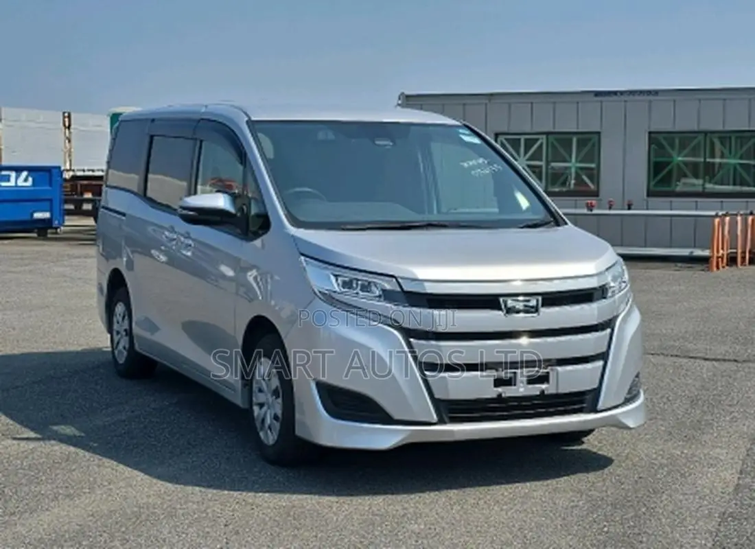 Toyota Noah 2021 Silver