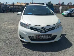 Toyota Vitz 2011 White