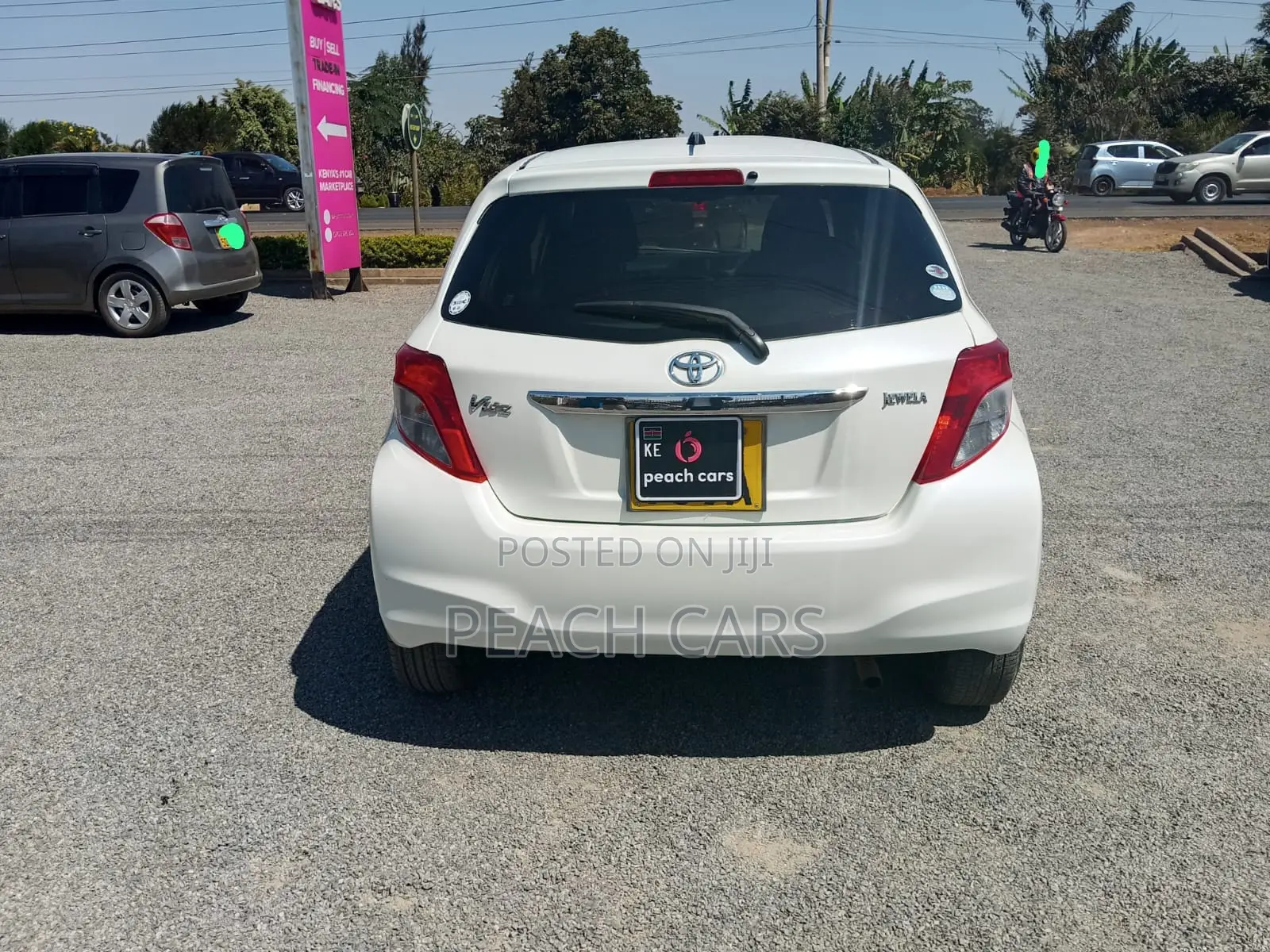 Toyota Vitz 2011 White