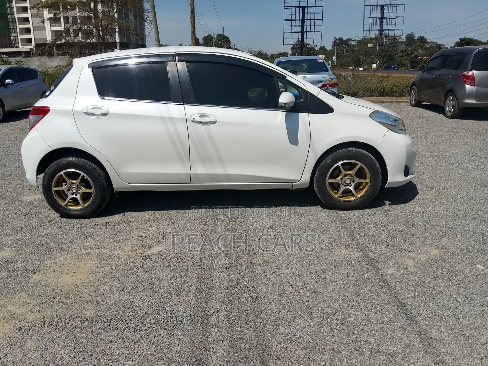 Toyota Vitz 2011 White