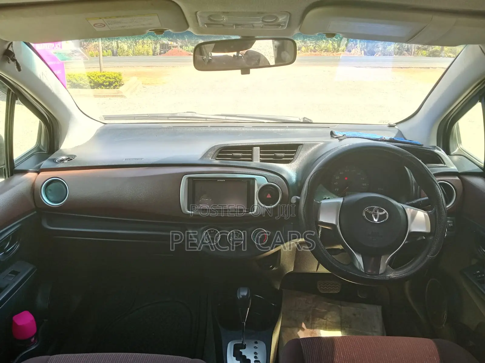 Toyota Vitz 2011 White