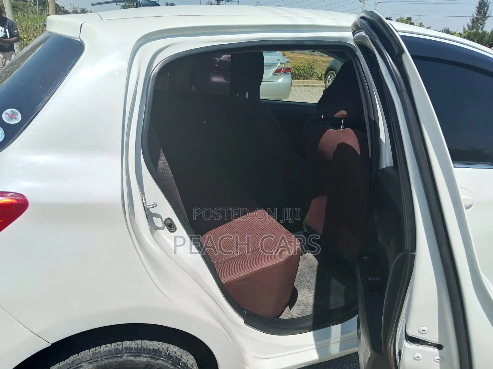 Toyota Vitz 2011 White