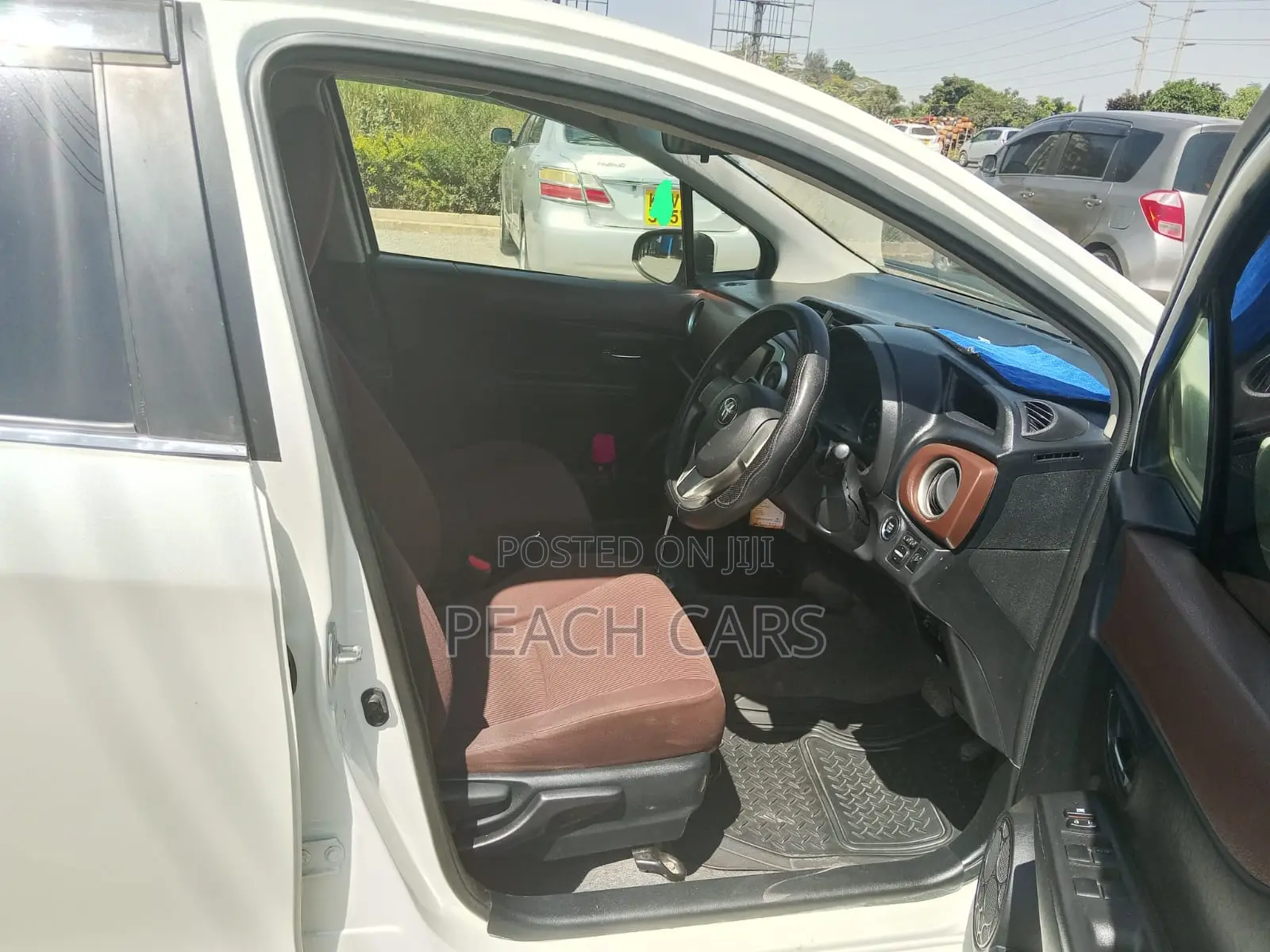 Toyota Vitz 2011 White